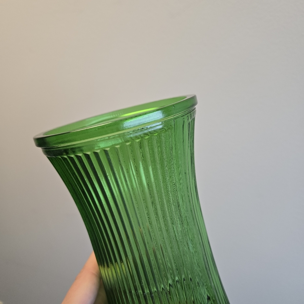 Hoosier Green Ribbed Vintage Glass Vase - Picture 2 of 5